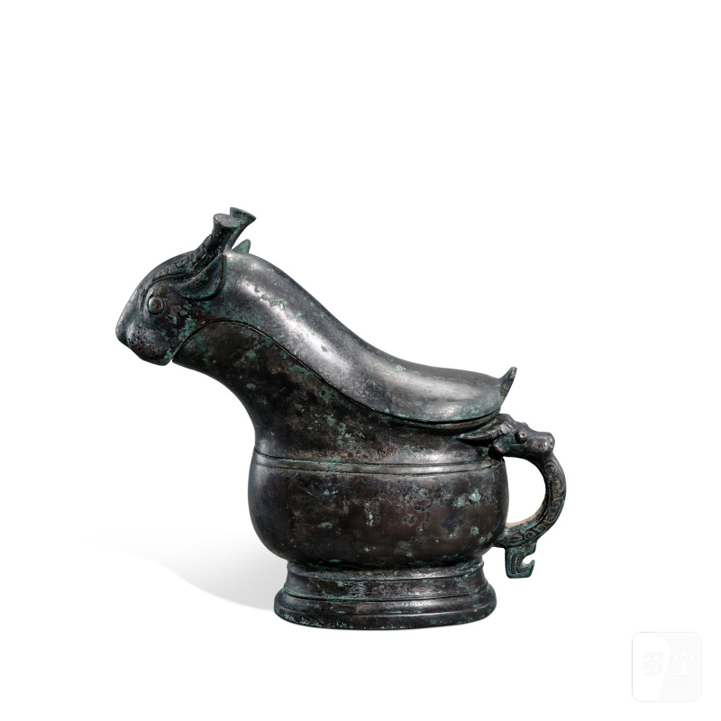 An archaic bronze ritual wine vessel and cover, gong, Western Zhou dynasty or later | 西周或更晚 青銅犧觥